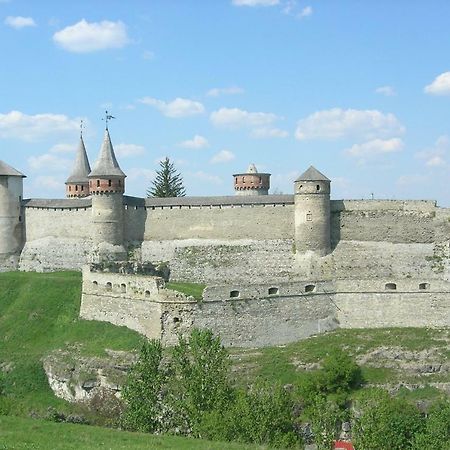 Апартаменты Вероника Kamianets-Podilskyi Exterior foto